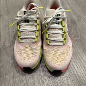 Nike Women's Athletic Shoes in Cream and Pink